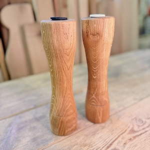 Salz- und Pfeffermühle aus Eiche
