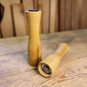 Salz- und Pfeffermühle aus Eiche