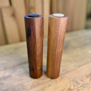 Salz- und Pfeffermühle aus Nussbaum