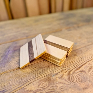 Untersetzer aus Ahorn und Nussbaum