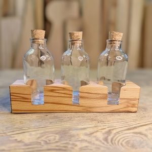 Kleine Vase aus Kernbuche